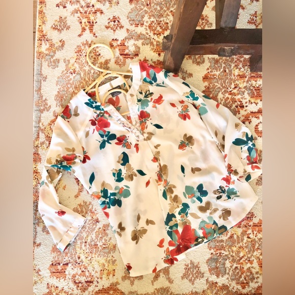 Floral Patterned Van Heusen Blouse - Picture 5 of 7